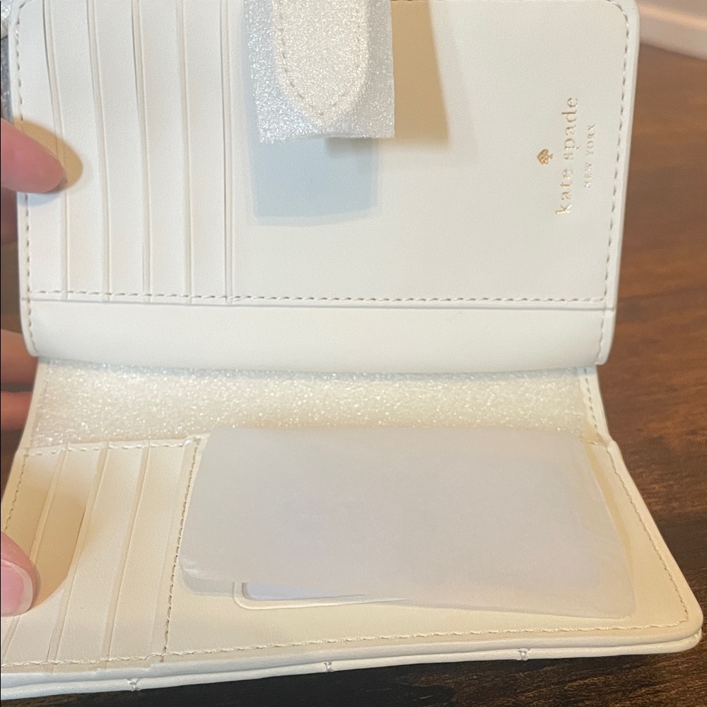 NWT Kate Spade Cream Quilted Compact Bifold Wallet - Picture 3 of 8